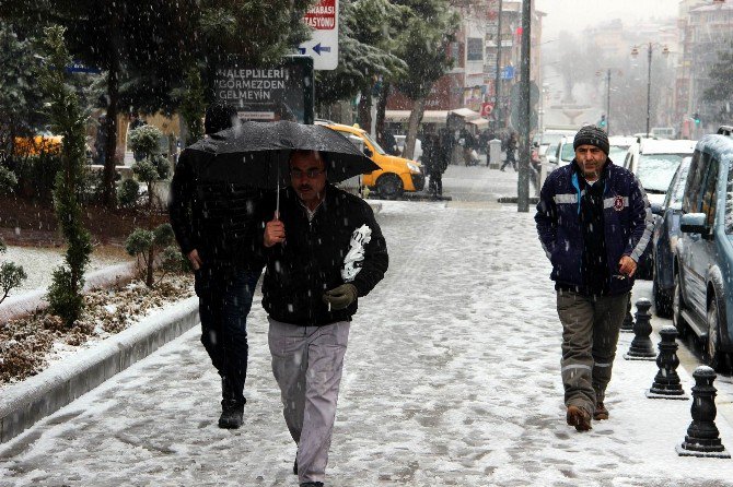 Nevşehir’de Beklenen Kar Yağışı Başladı