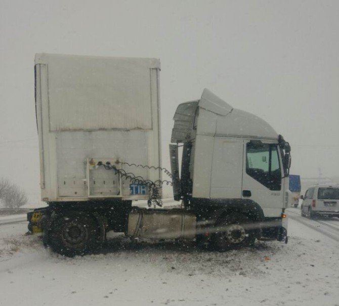 Nevşehir Acıgöl Yolunda Tır’lar Zor Anlar Yaşıyor