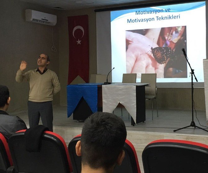 Cizre’de Öğrencilere Motivasyon Semineri