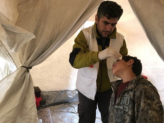 Gönüllü Doktorlar Suriye’de Sağlık Taraması Yaptı