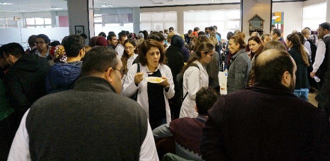 Tıp Fakültesi Öğrencileri Yararına Kermes