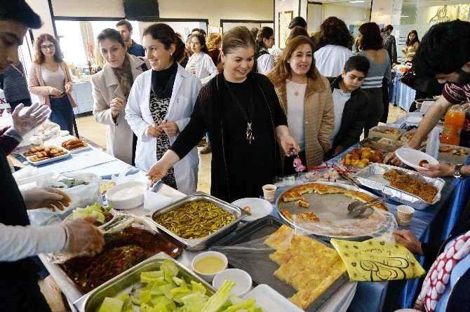 Tıp Fakültesi Öğrencileri Yararına Kermes