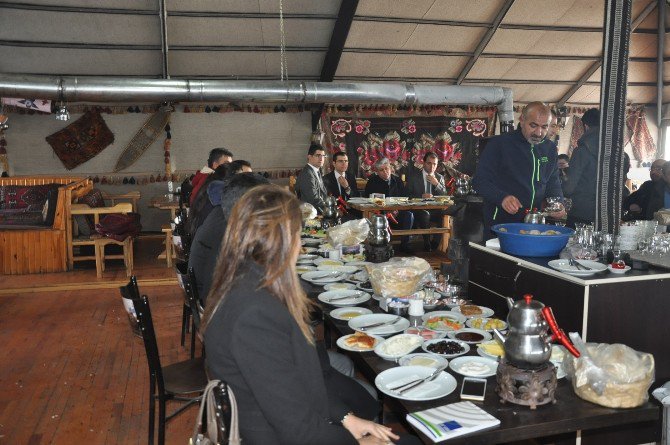 Vali Rahmi Doğan, Kars Kalesi’nde Basın Mensupları İle Buluştu