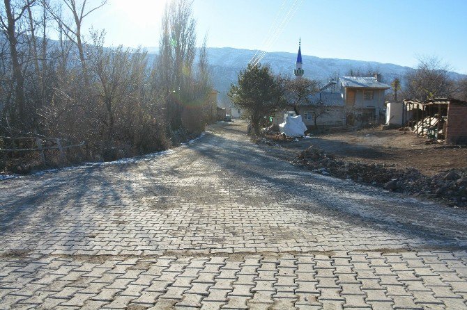 Koyulhisar’da Parke Taşı Döşeme Çalışmaları