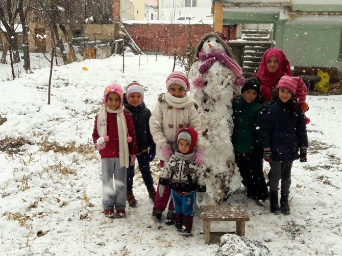 Gürün’de Kar Kalınlığı 30 Santimetreye Ulaştı