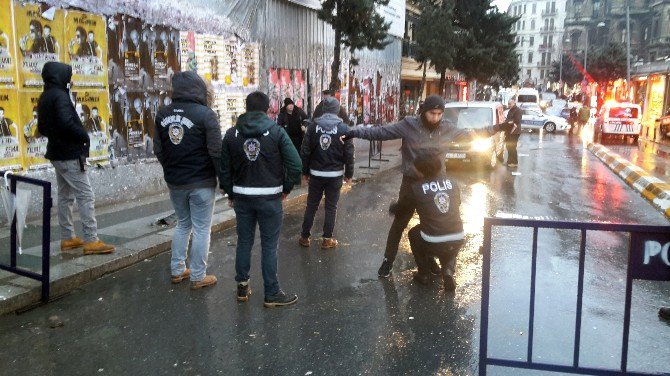 Taksim Meydan’ı Araç Trafiğine Kapatıldı