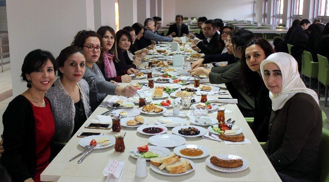 Kamu Hastaneleri Genel Sekreterliği’nden Yılsonu Kahvaltısı