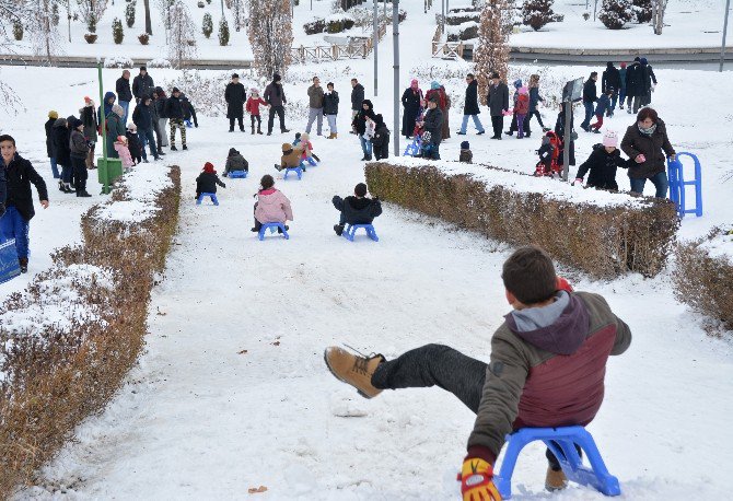 Başkent’te Çocuklara Ücretsiz Kızak Hizmeti