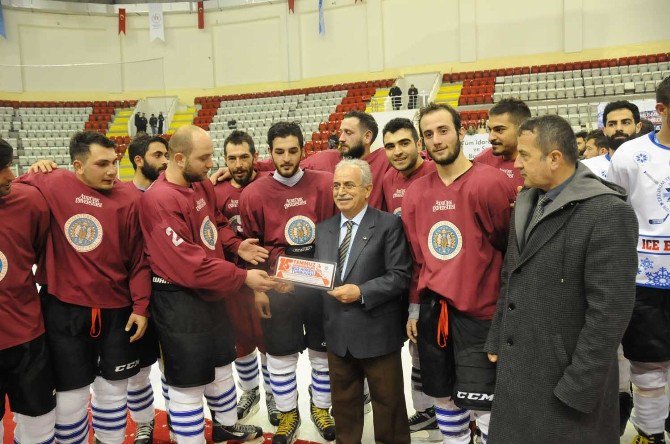 15 Temmuz Kahramanları Buzda Anıldı