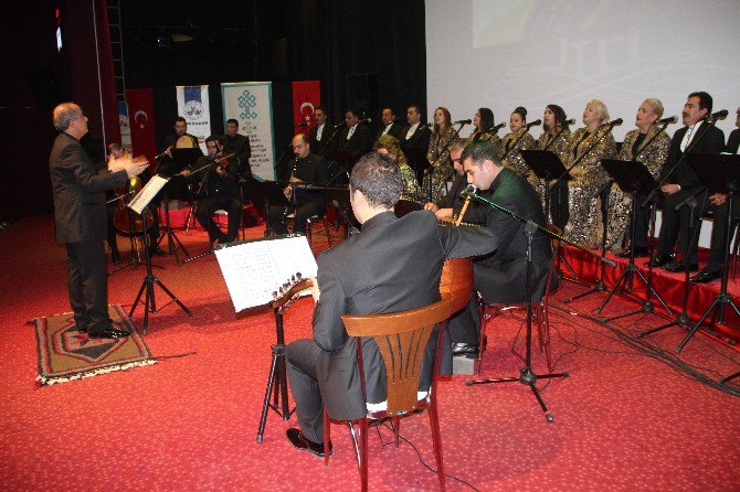 Elazığ Devlet Korosu Yılın Son Konserini Verdi