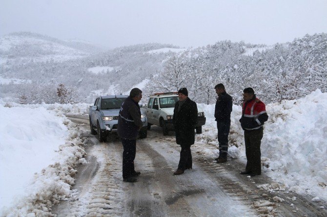 İznik Kaymakamı Pehlivan Karla Mücadeleyi Denetledi