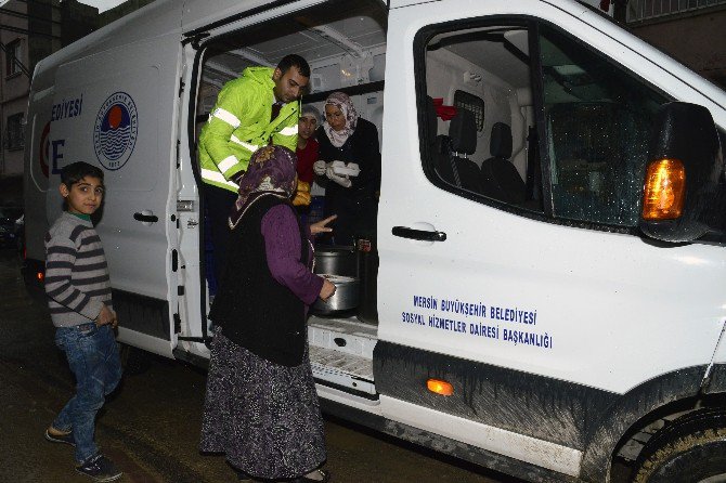 Büyükşehir’den Sel Mağduru Ailelere Yemek