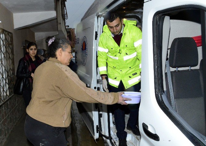 Büyükşehir’den Sel Mağduru Ailelere Yemek