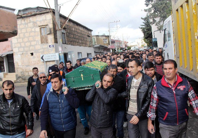 Selde Hayatını Kaybeden Genç Çift, Gözyaşları Arasında Son Yolculuklarına Uğurlandı