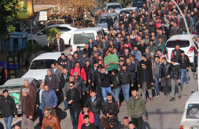 Selde Hayatını Kaybeden Genç Çift, Gözyaşları Arasında Son Yolculuklarına Uğurlandı