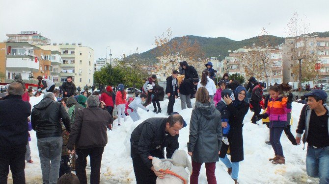 Anamur’da Kar Sevinci