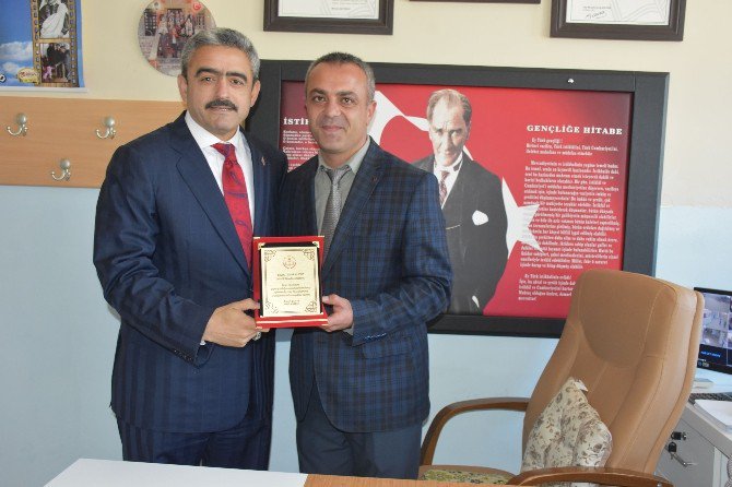 Başkan Alıcık’a Anlamlı Plaket