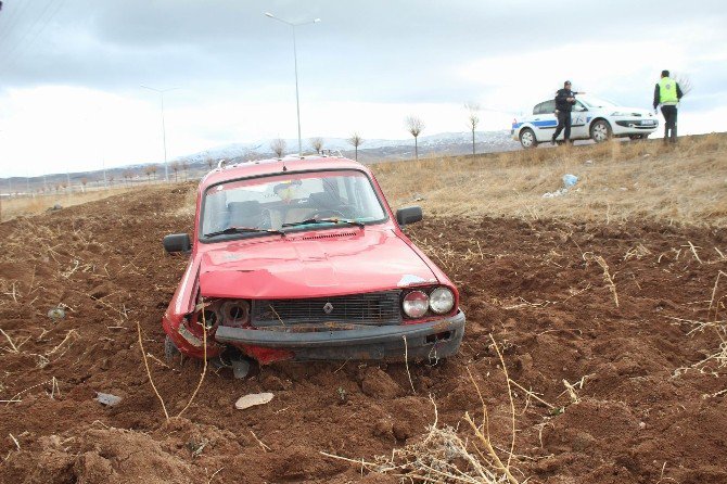 Gemerek’te Trafik Kazası: 2 Yaralı