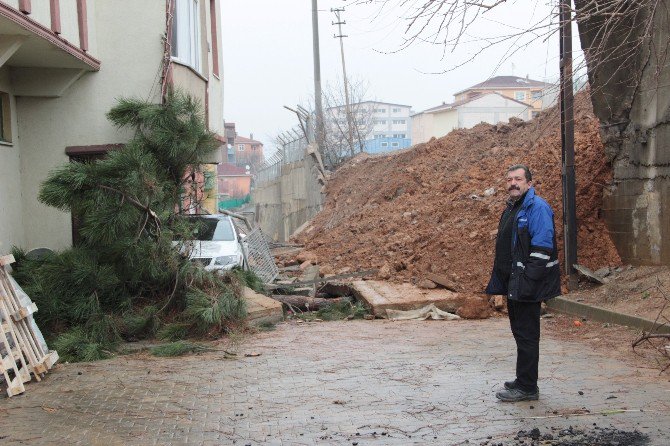 İstinat Duvarı Çöktü, Vatandaş Tedirgin Oldu