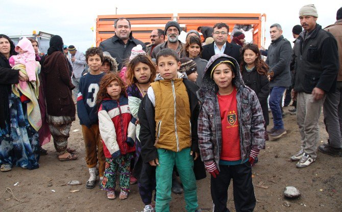 - Suriye Türkmenlerinin Çamur İçindeki Çadırlarda Yaşam Mücadelesi