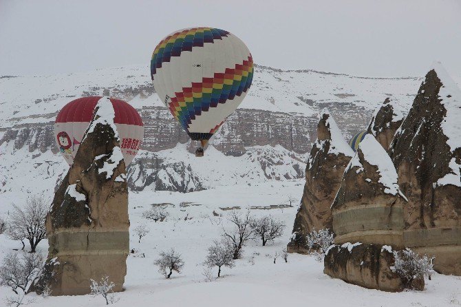 Karlar Altında Kapadokya’da Balon Turu