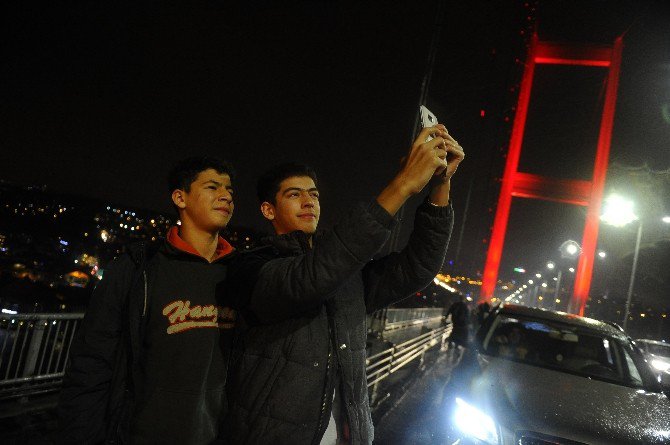 15 Temmuz Şehitler Köprüsü’nde Yılbaşı Coşkusu