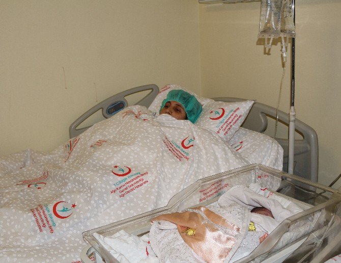 Yeni Yılın İlk İkizleri Ağrı’da