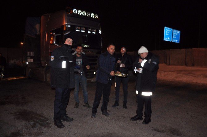 Patnos Gazeteciler Cemiyeti Yılbaşında Polisleri Unutmadı