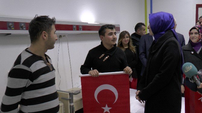 Bakan Kaya, Hastanede Gazileri Ve Askerleri Ziyaret Etti