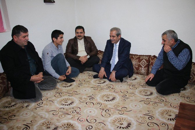 Başkan Demirkol’dan Polise Ve Temizlik Personeline Anlamlı Ziyaret