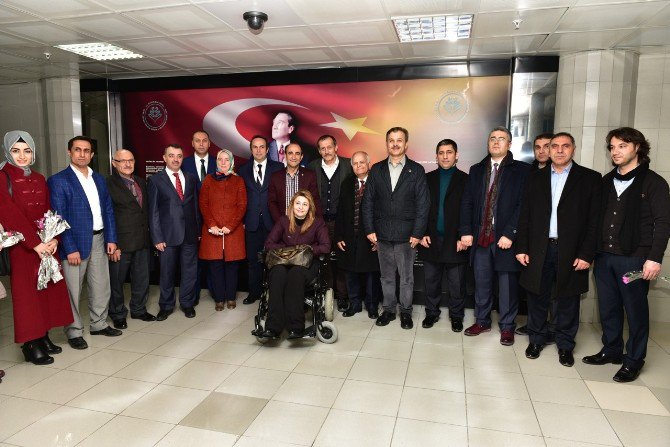 Bursa’da Yeni Yılın İlk Bebeklerine Milletvekili Sürprizi