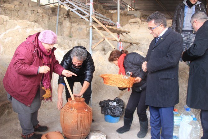 Edremit’te 3 Bin Yıllık Sos Yapıldı