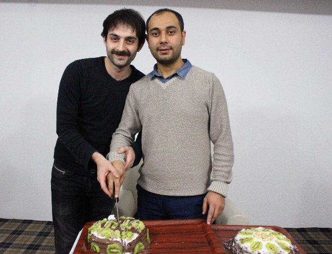 Askere Giden Arkadaşını Unutmadılar