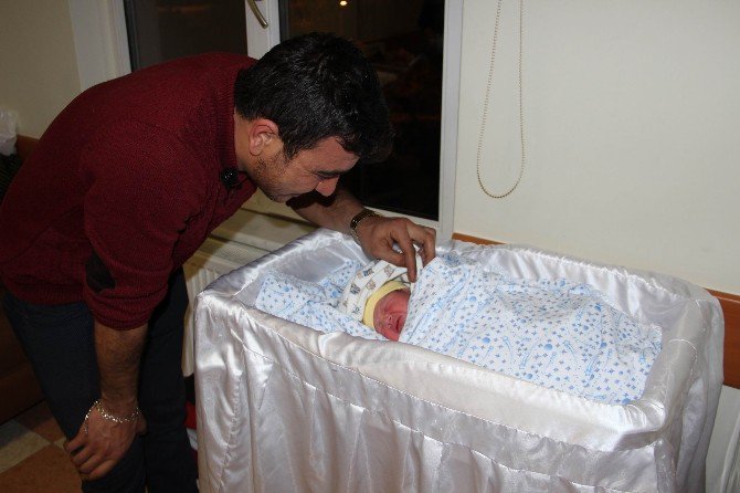 2017 Yılının İlk Bebeği Nevşehir’de Dünyaya Geldi