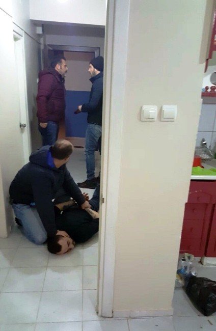 Polisten Uyuşturucu Tacirlerine Yılbaşı Operasyonu