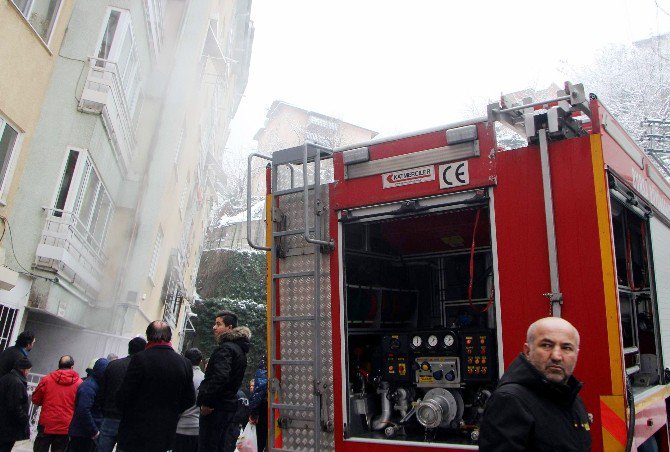 Bursa’da Çıkan Yangında 3 Genç Hastanelik Oldu