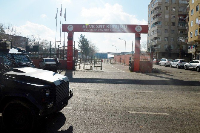 Diyarbakır’da Et Ve Süt Kurumuna Havai Fişekli Saldırı