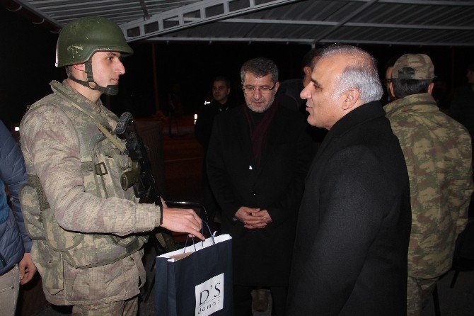 Elazığ’da Protokol Yeni Yıla Güvenlik Güçleriyle Girdi