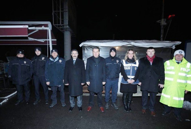 Vali Çelik Görev Başındaki Polis Memurlarını Ziyaret Etti