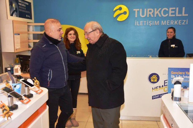 Başkan Albayrak Esnafın Ve Vatandaşın Yeni Yılını Kutladı