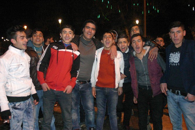 Gaziantep 2017 Yılına Halaylarla Girdi