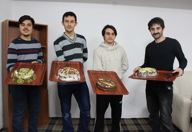 Askere Giden Arkadaşını Unutmadılar