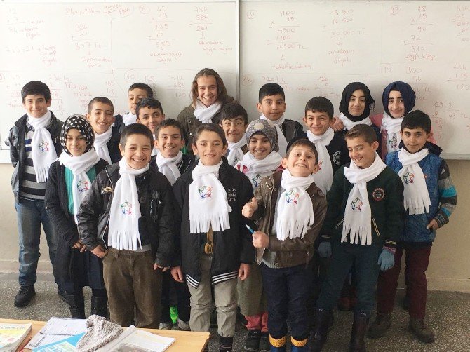 İşadamından Öğrencilere Atkı Yardımı