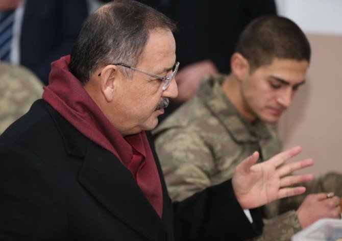 Bakan Özhaseki’den 2016 Yılının Son Gününde Komandolara Ziyaret