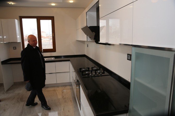 Başkan Çolakbayrakdar, Kentsel Dönüşüm Konutlarını İnceledi