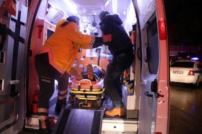 Ehliyetsiz Sürücü Yeni Yıla Saniyeler Kala Dehşet Saçtı: 6 Yaralı