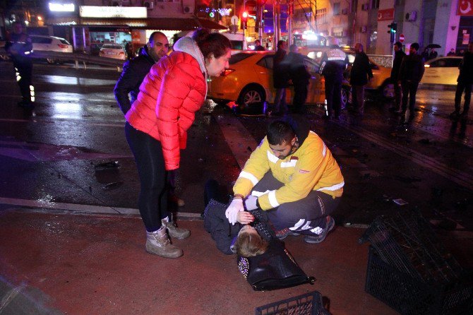 Ehliyetsiz Sürücü Yeni Yıla Saniyeler Kala Dehşet Saçtı: 6 Yaralı