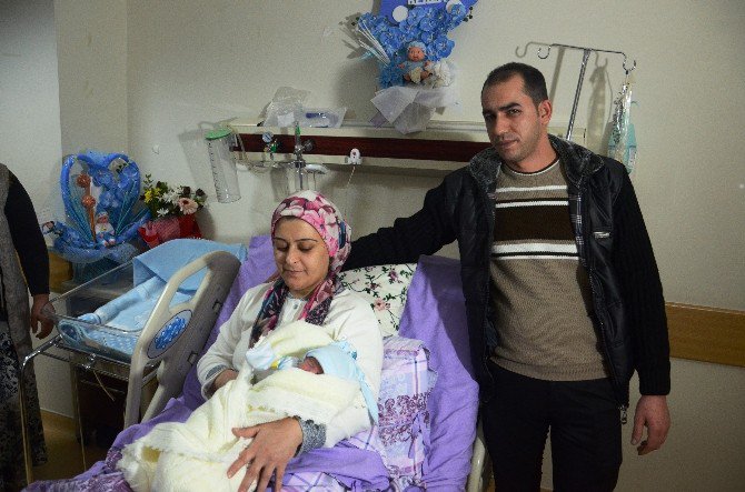 Malatya’da Yılın İlk Bebeği ‘Umut’ Oldu