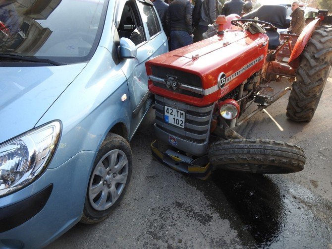 Dingili Kırılan Traktör Otomobile Çarptı: 2 Yaralı