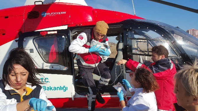 Ambulans Helikopter 2 Günlük Bebek İçin Havalandı